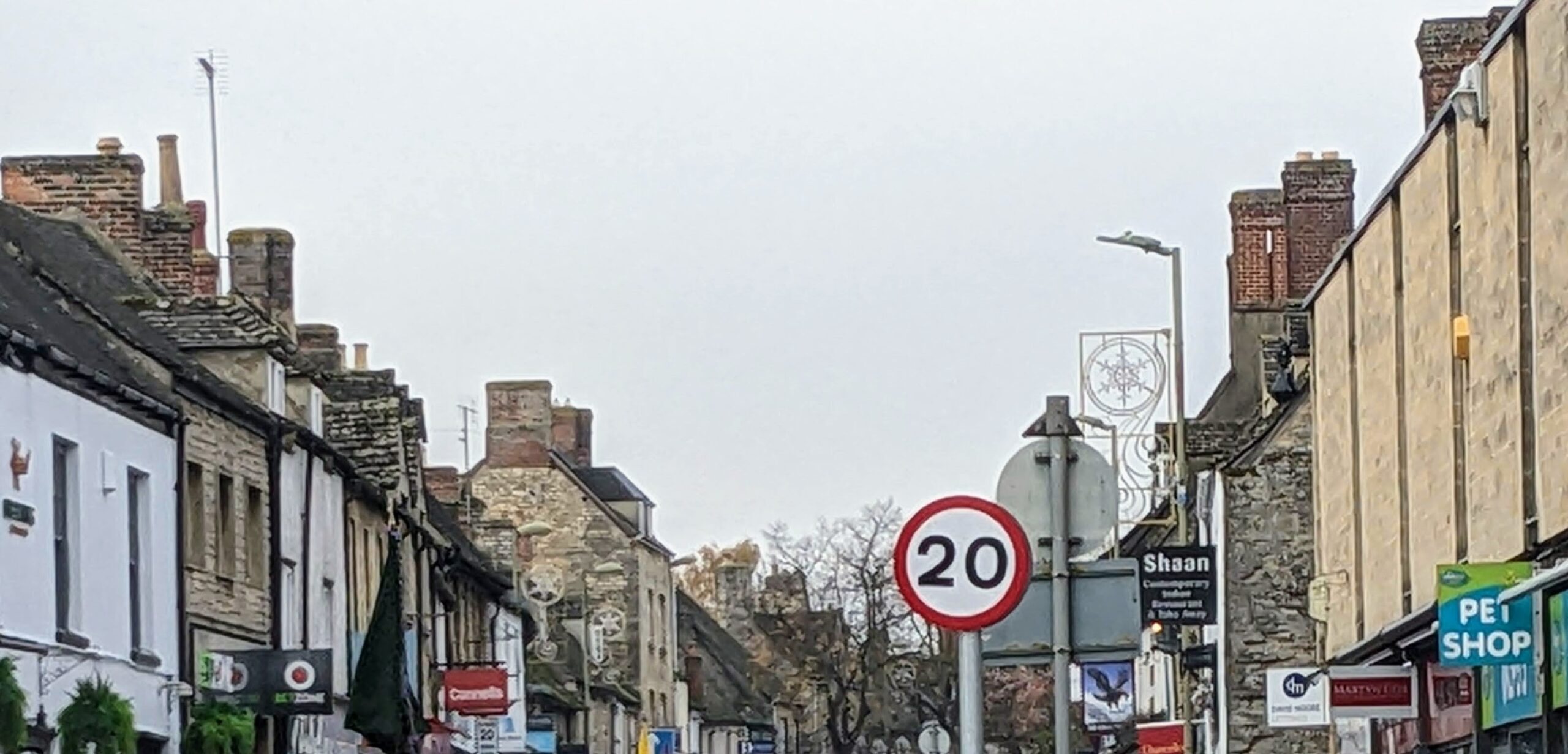 Corn Street, Witney, with a 20 mph sign.